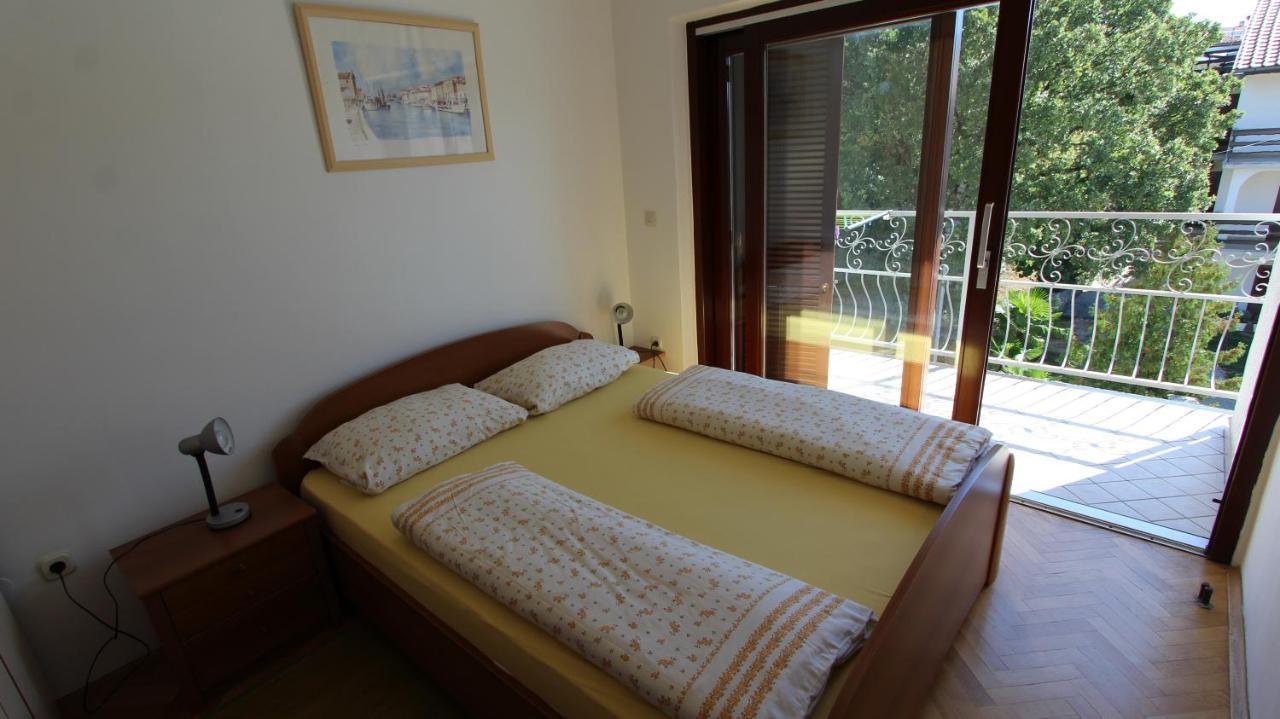 Apartmani Totic Malinska Exteriör bild