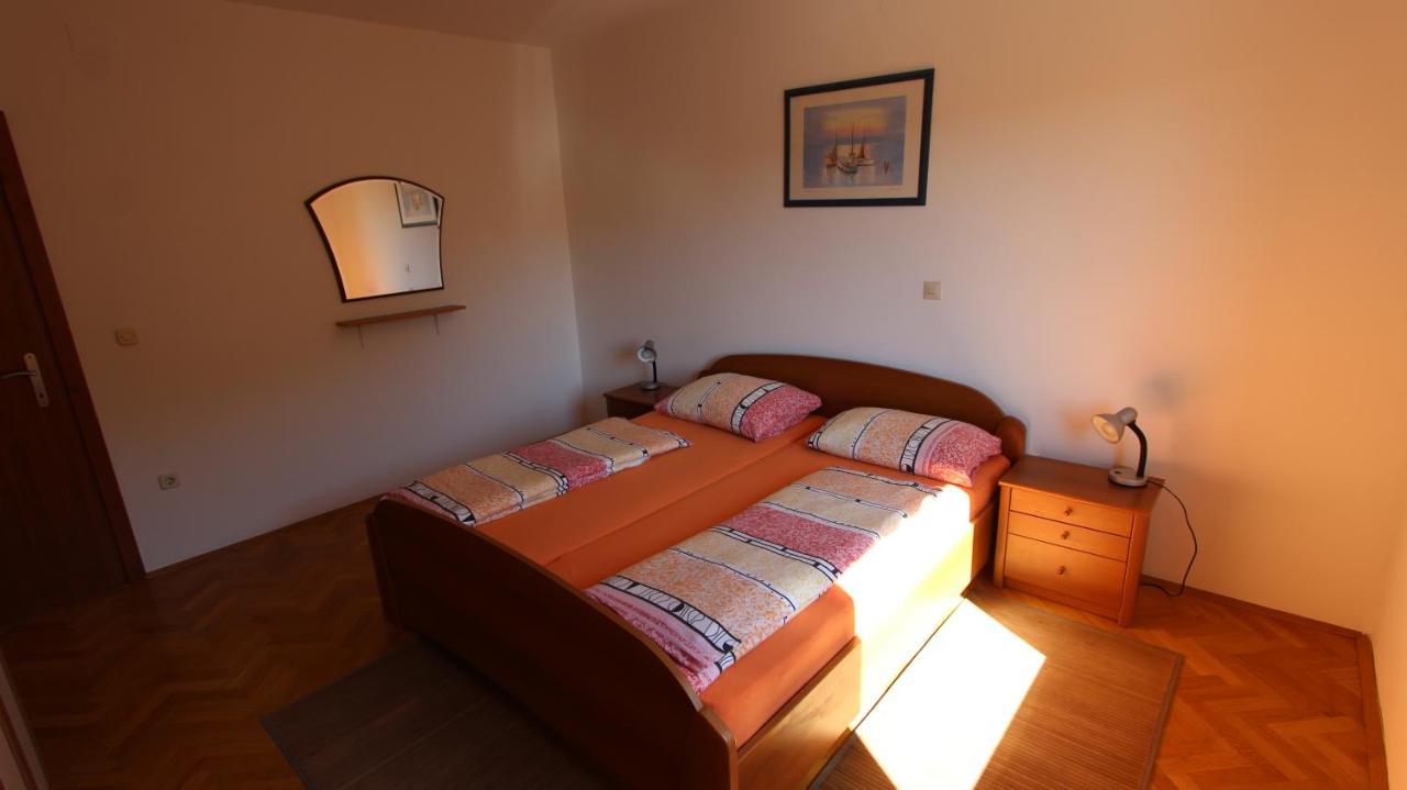 Apartmani Totic Malinska Exteriör bild