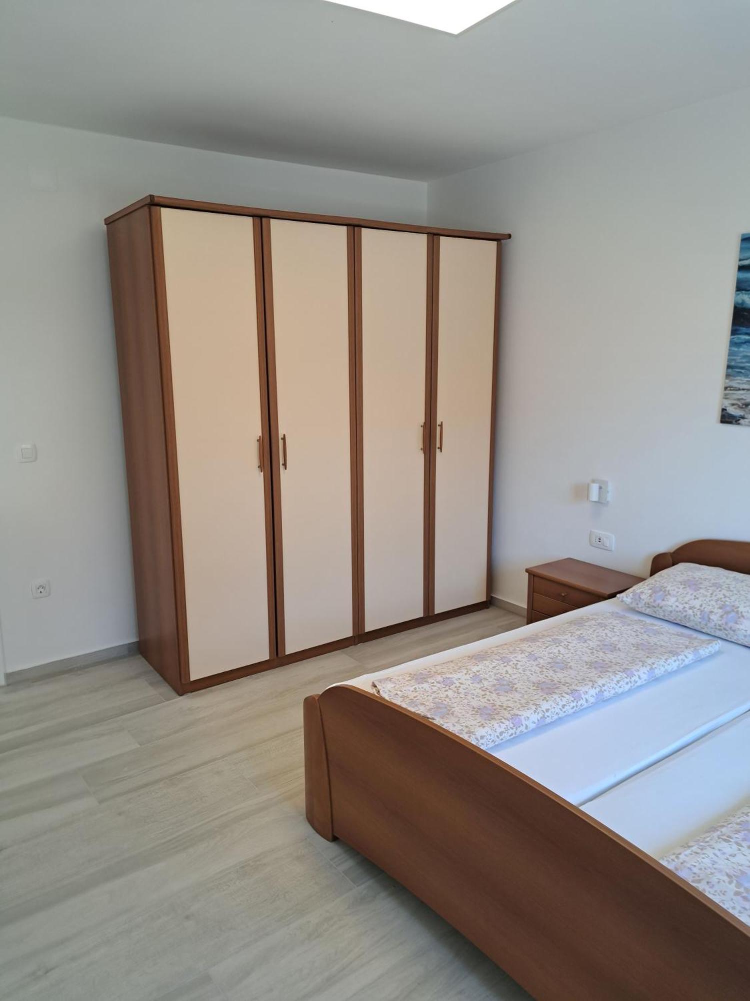 Apartmani Totic Malinska Exteriör bild