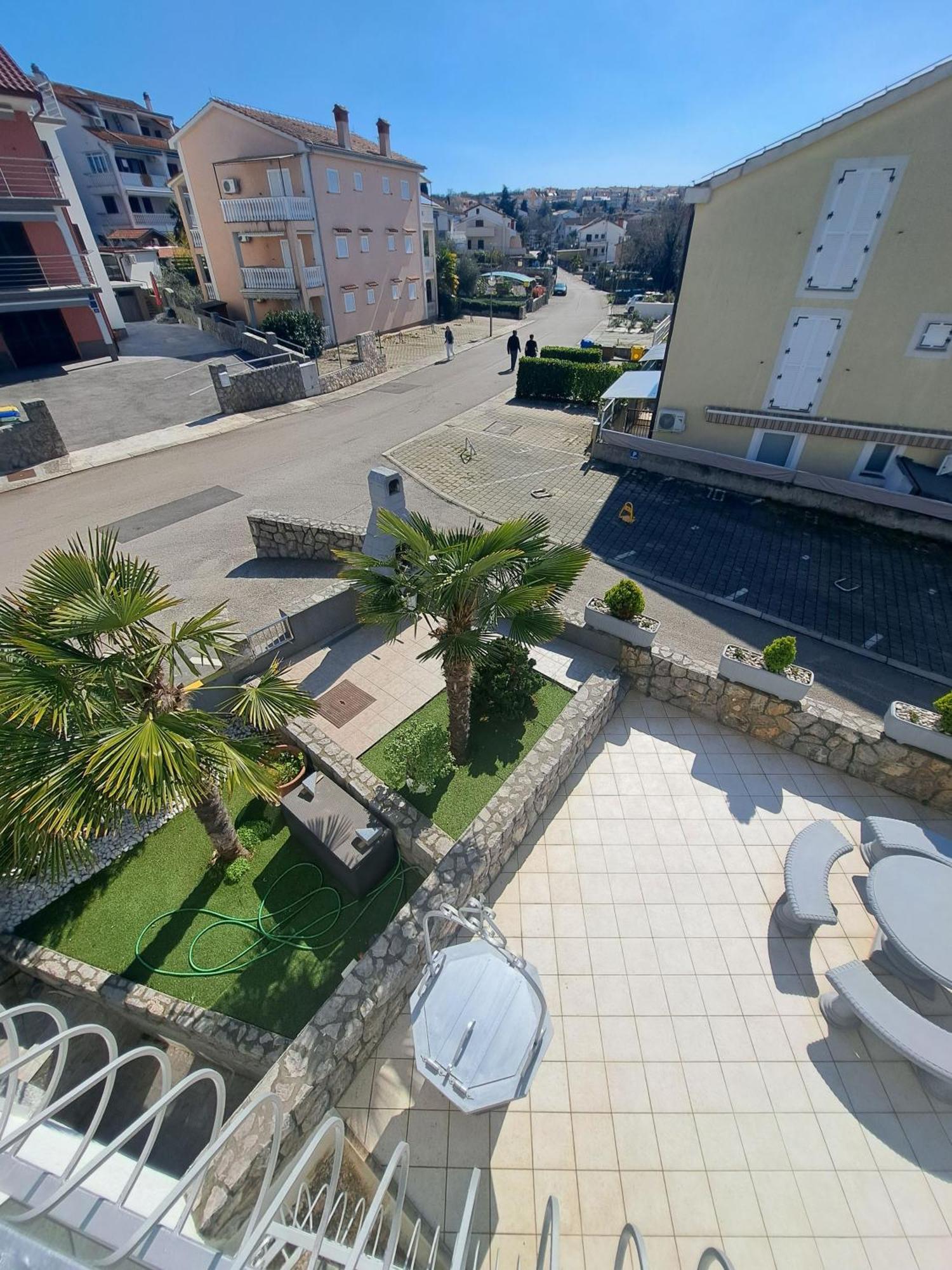Apartmani Totic Malinska Exteriör bild